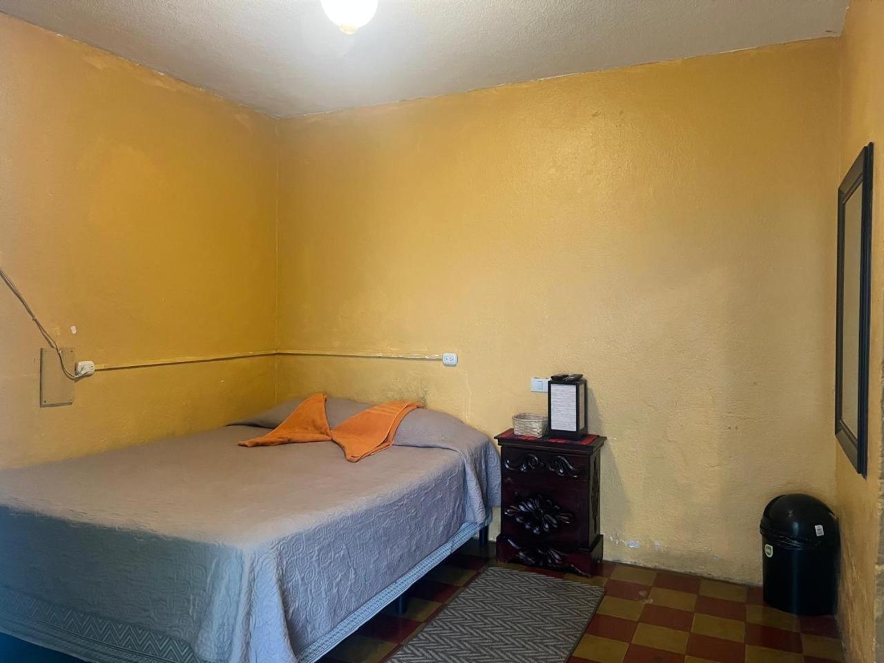 Hotel Alma Maya Antigua Extérieur photo
