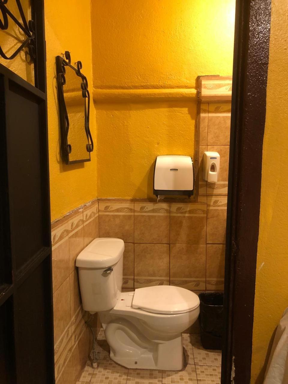 Hotel Alma Maya Antigua Extérieur photo